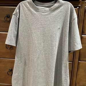 Men’s large gray tee